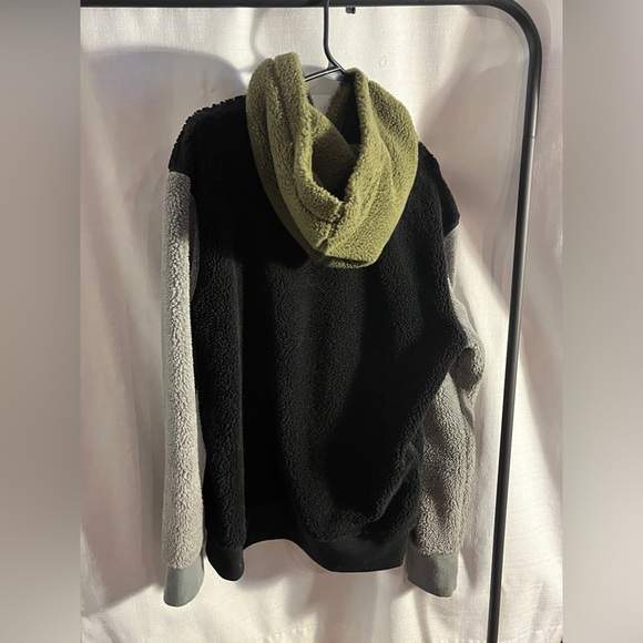 American Eagle Men’s Medium Fleece Pullover - Picture 2 of 4